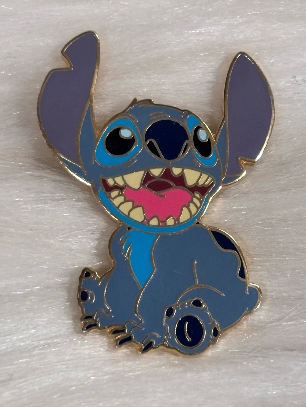 Disney Stitch Sitting, Lilo & Stitch Core Pin 2002